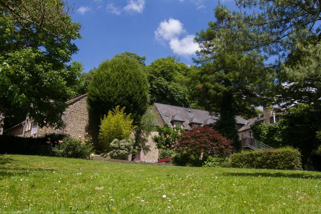Logis Hotel Du Chateau Combourg Eksteriør bilde