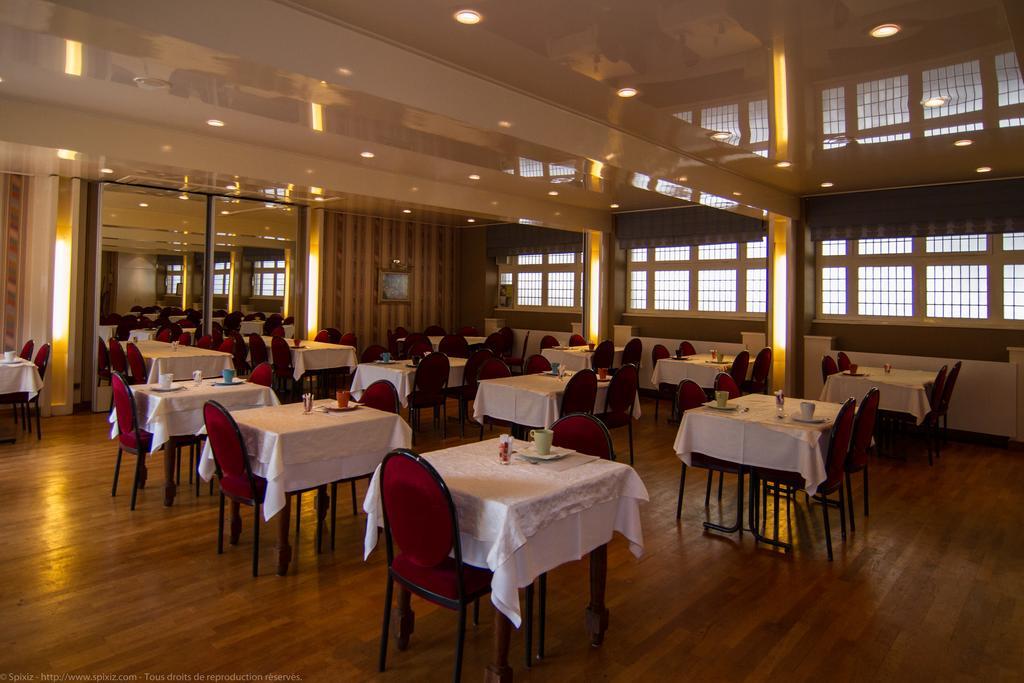 Logis Hotel Du Chateau Combourg Eksteriør bilde
