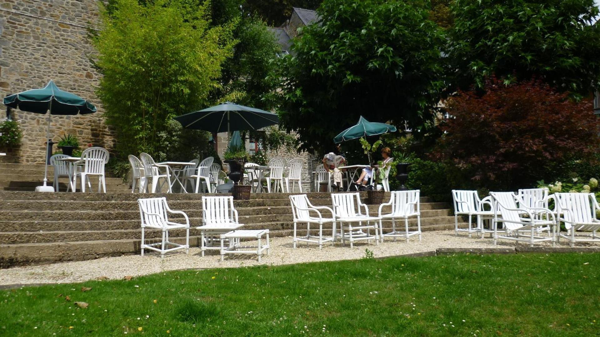 Logis Hotel Du Chateau Combourg Eksteriør bilde