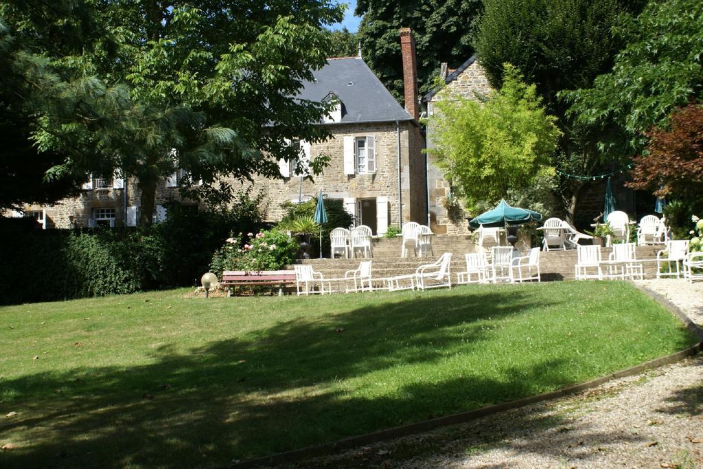 Logis Hotel Du Chateau Combourg Eksteriør bilde