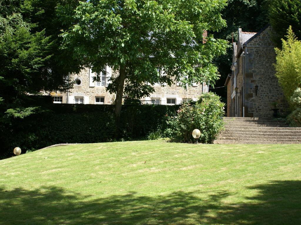 Logis Hotel Du Chateau Combourg Eksteriør bilde