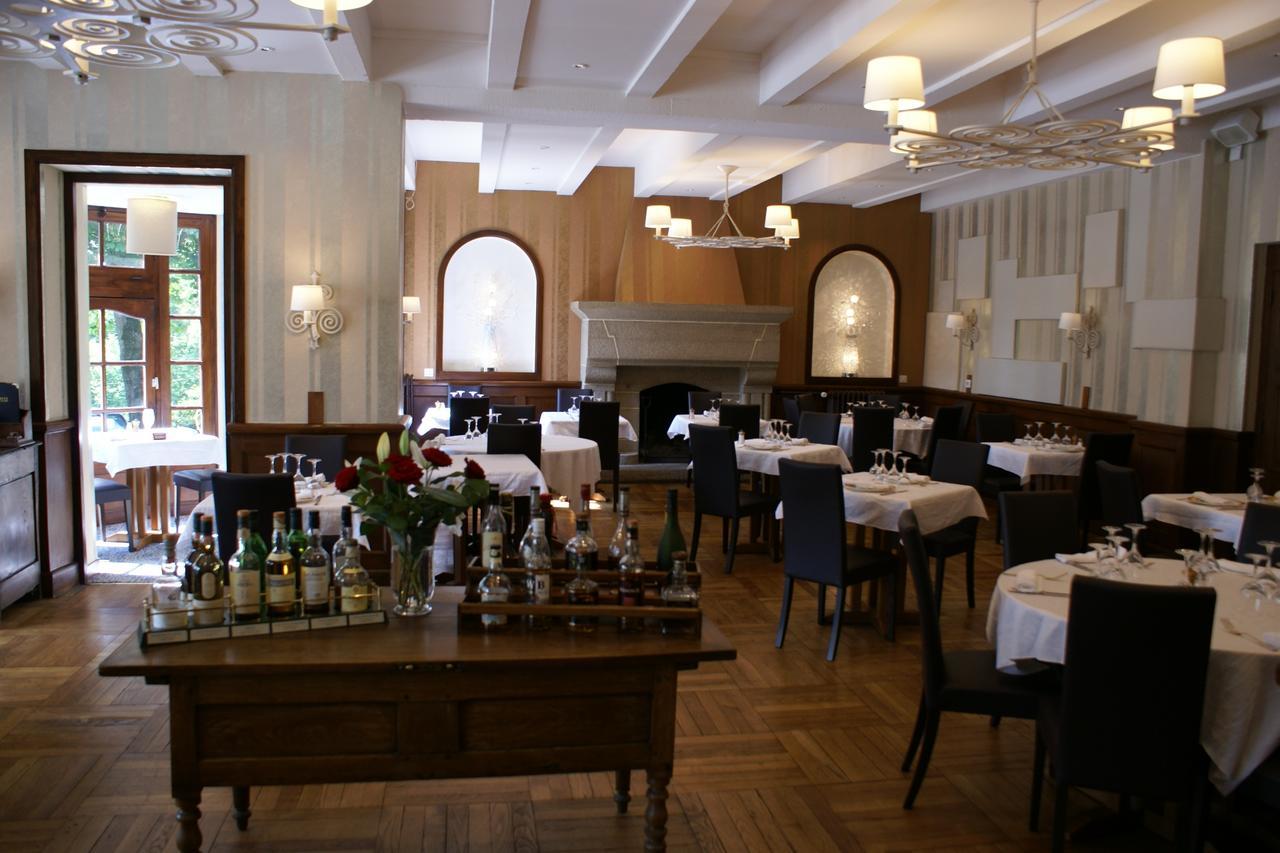 Logis Hotel Du Chateau Combourg Eksteriør bilde